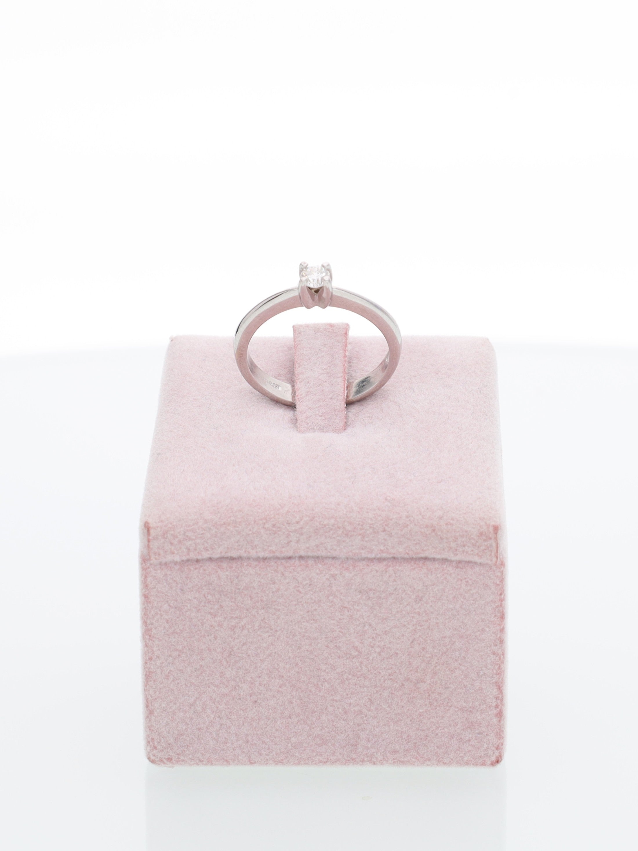 Anello Solitario in Oro Bianco 18kt con Diamante 0.10ct