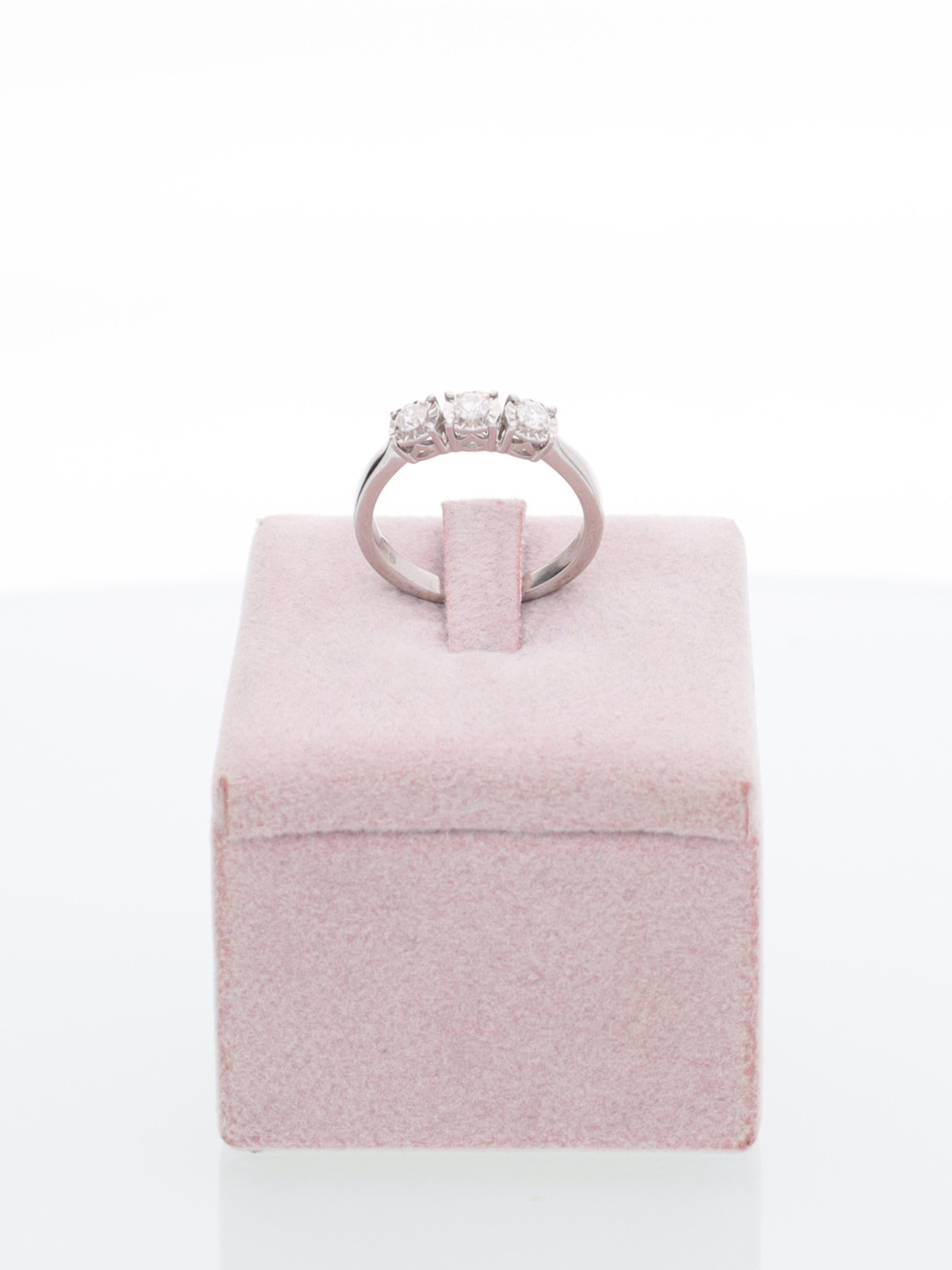 Anello trilogy in Oro Bianco 18kt 0.30ct